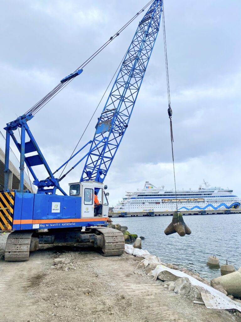 vesiehitus Kraana Hitachi (KH) 180-2